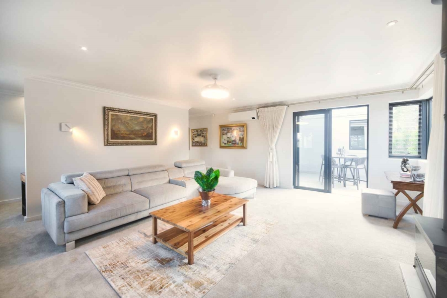 6 Bedroom Property for Sale in Hermanus Heights Western Cape